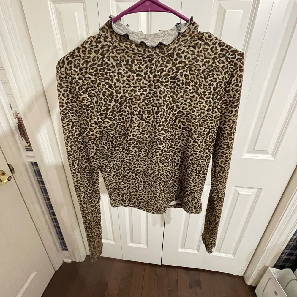 (NWT) Leopard/Cheetah print long sleeve